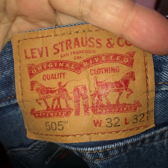 Classic Blue Levi’s Denim Jeans- 505 -32 by 32 worn a few times. - Picture 7 of 11